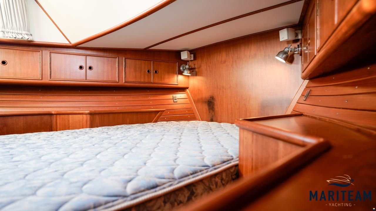 Grand Banks Eastbay 38 HX