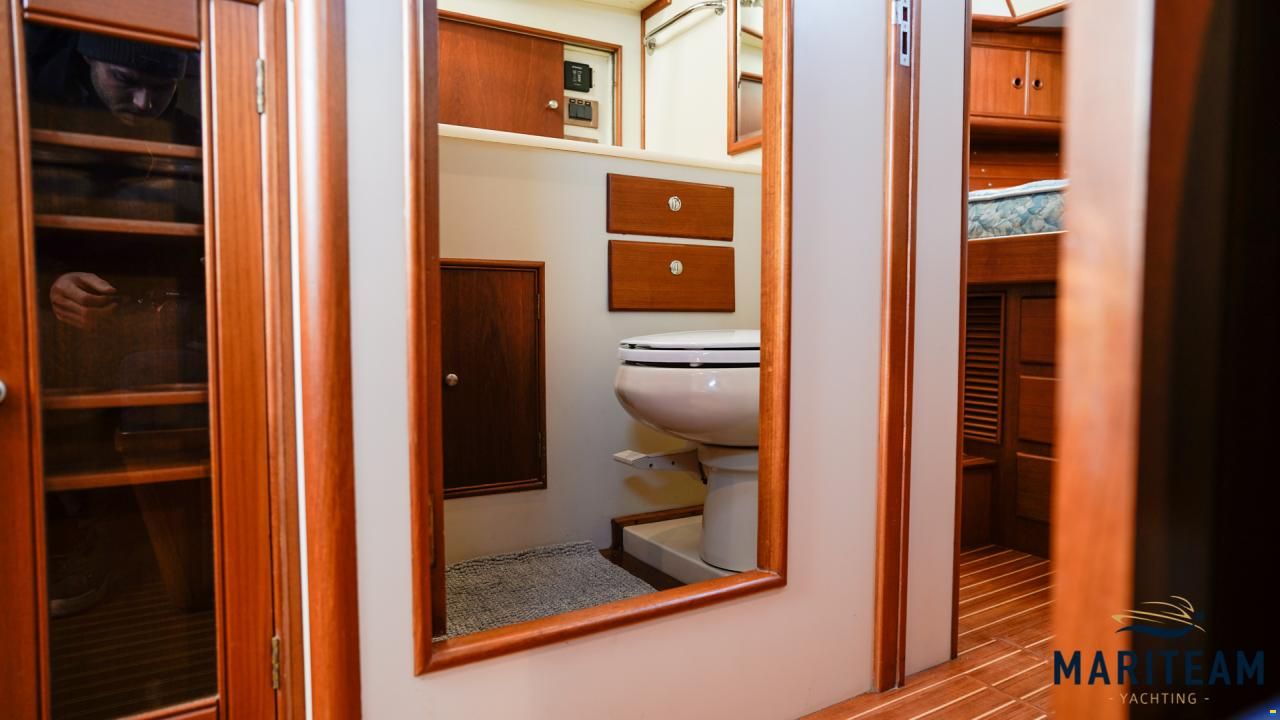 Grand Banks Eastbay 38 HX