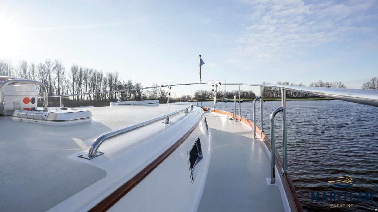 Grand Banks Eastbay 38 HX