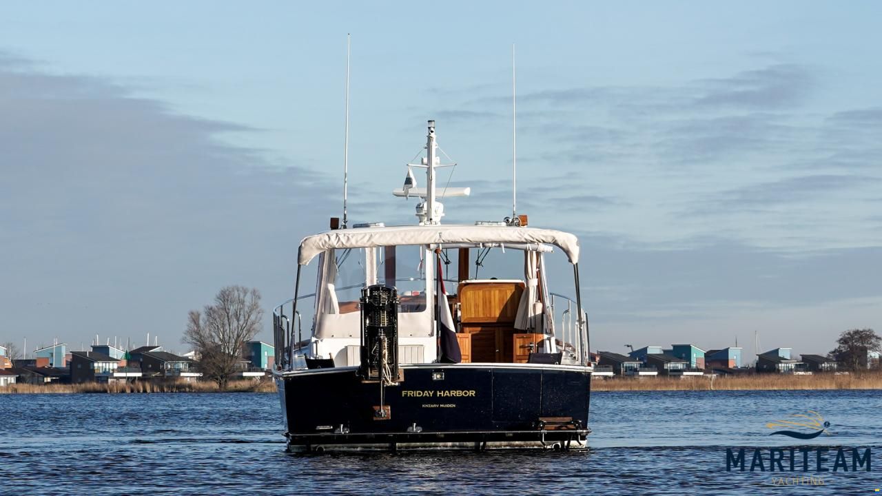 Grand Banks Eastbay 38 HX