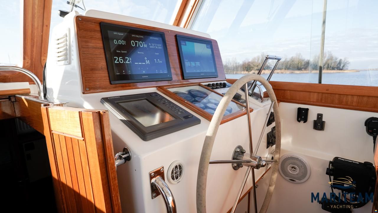 Grand Banks Eastbay 38 HX