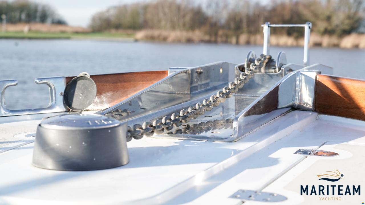 Grand Banks Eastbay 38 HX