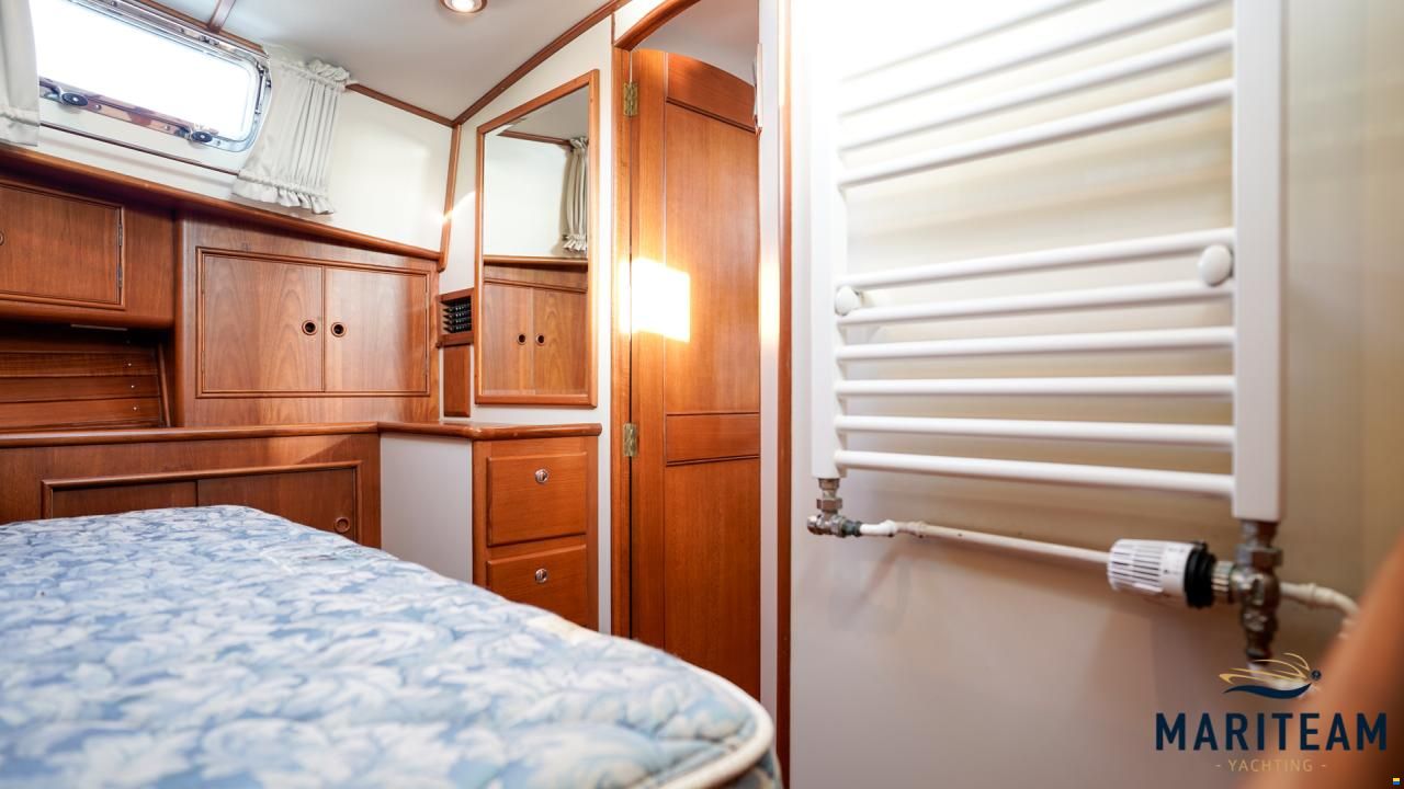 Grand Banks Eastbay 38 HX