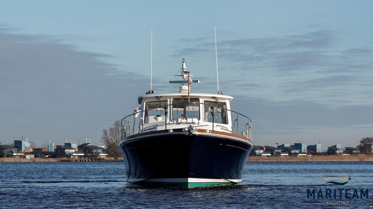 Grand Banks Eastbay 38 HX