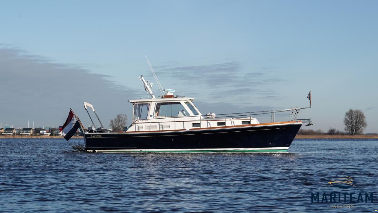 Grand Banks Eastbay 38 HX