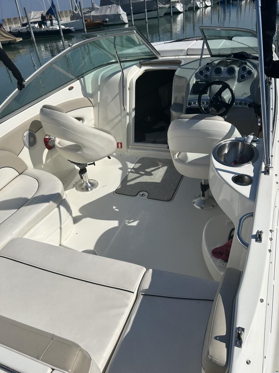 Brunswick Bayliner 802 Cddy Cabin