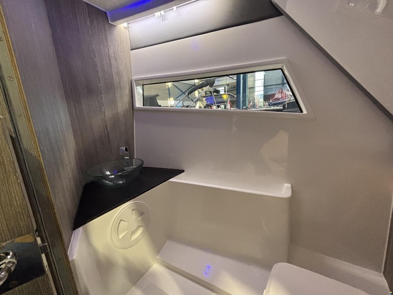 Maxima 800 Cabin