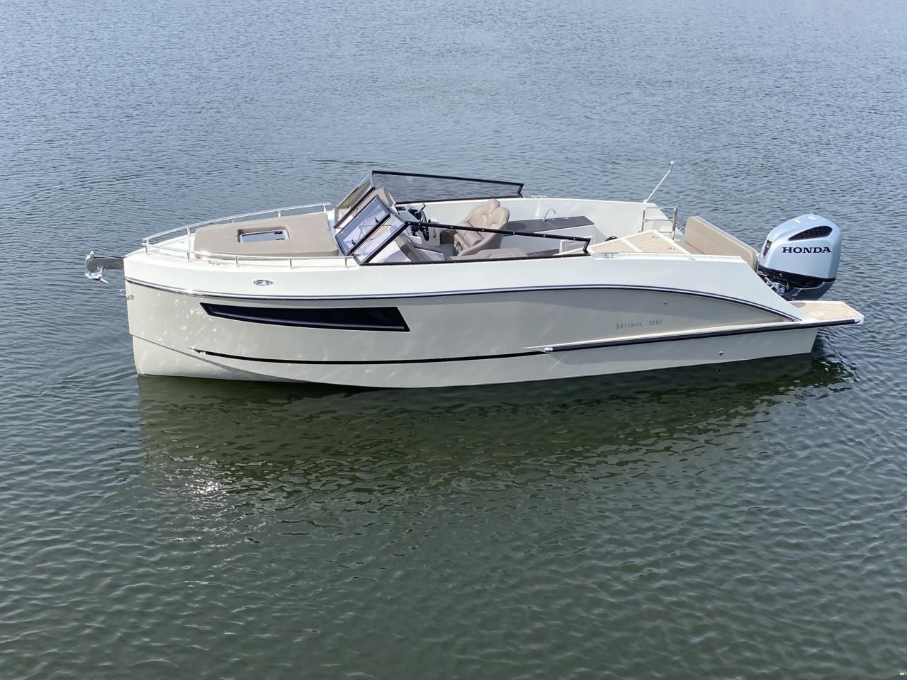 Maxima 800 Cabin