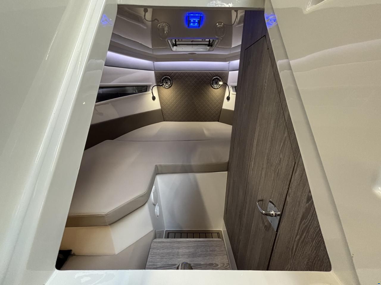 Maxima 800 Cabin