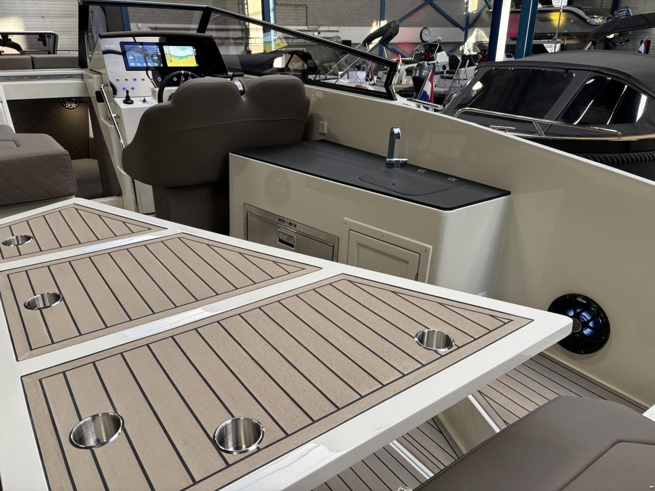 Maxima 800 Cabin