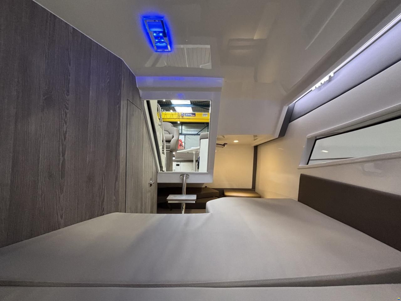 Maxima 800 Cabin