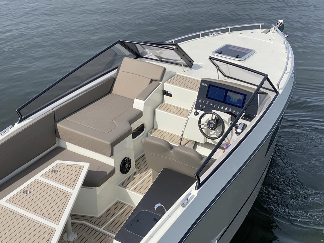 Maxima 800 Cabin