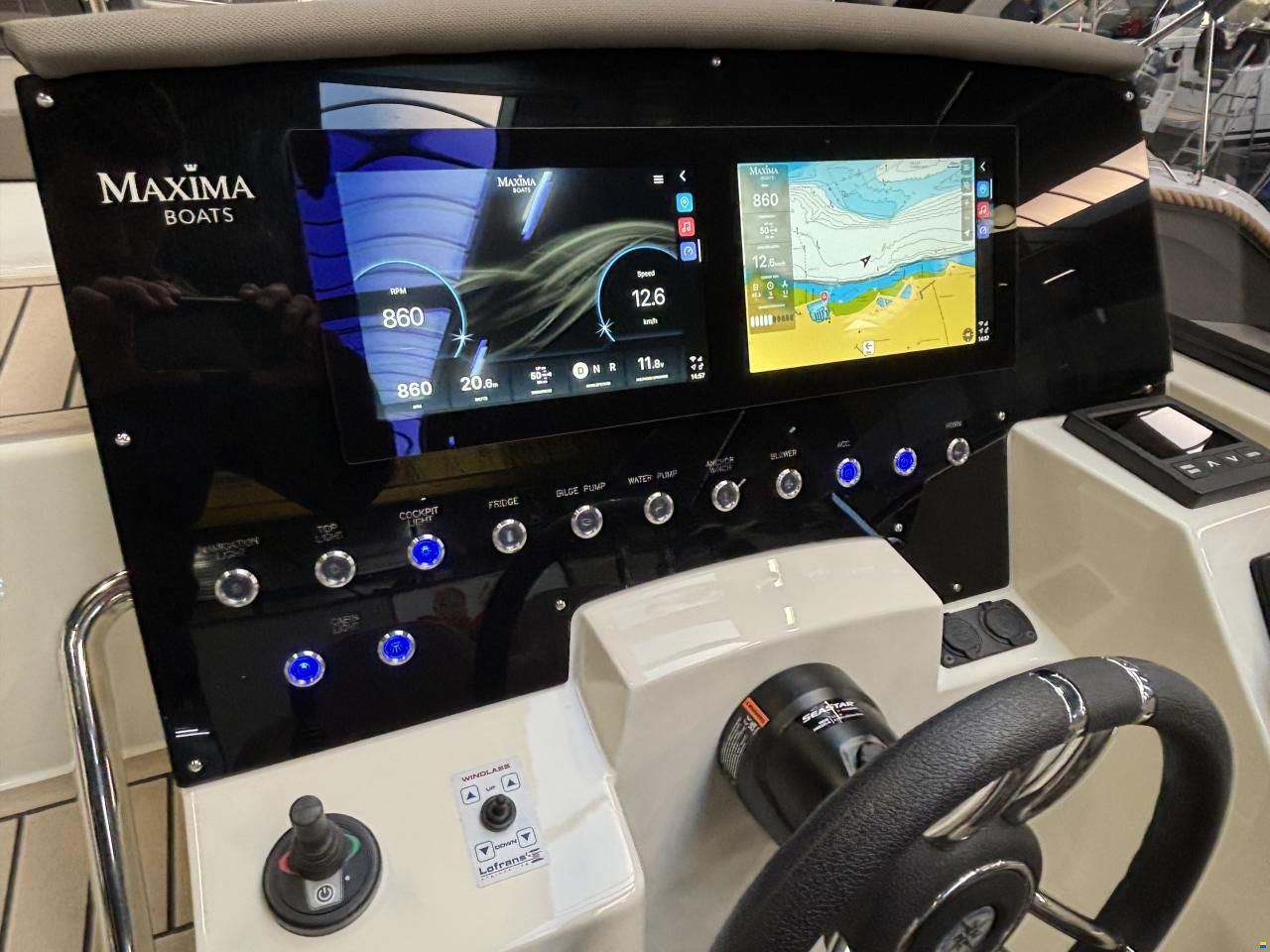 Maxima 800 Cabin