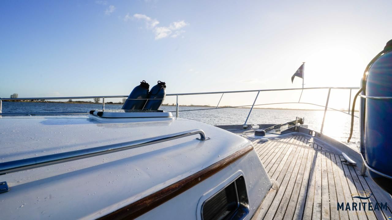 Grand Banks Eastbay 38 EX