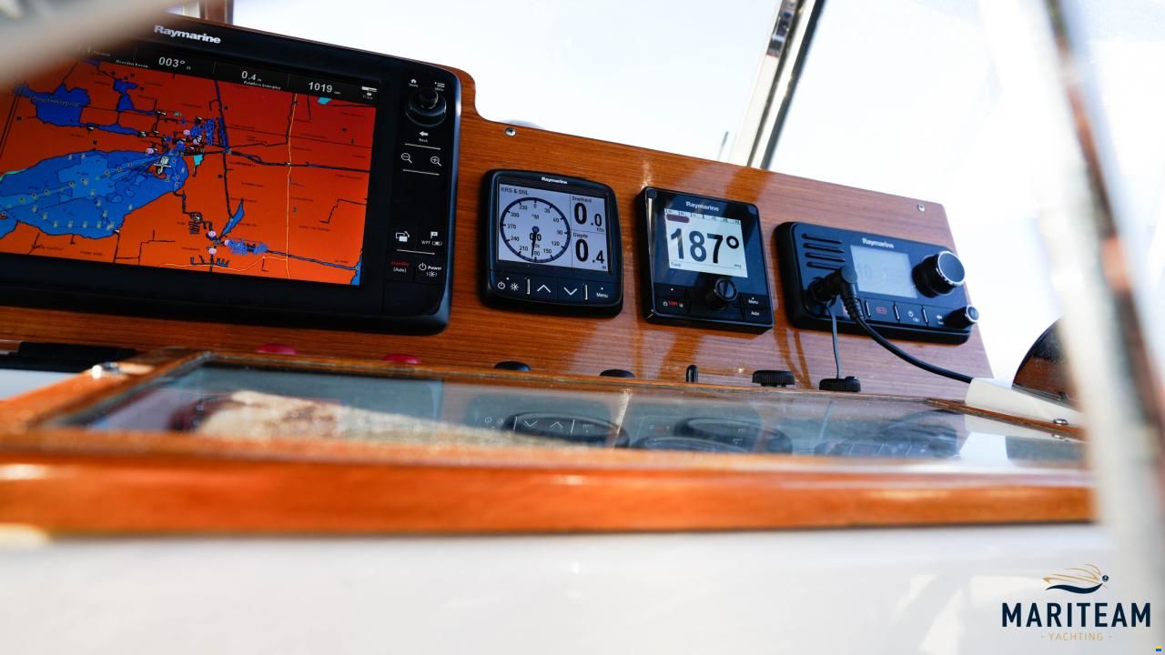Grand Banks Eastbay 38 EX