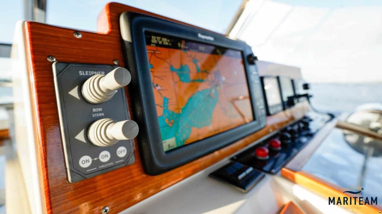 Grand Banks Eastbay 38 EX