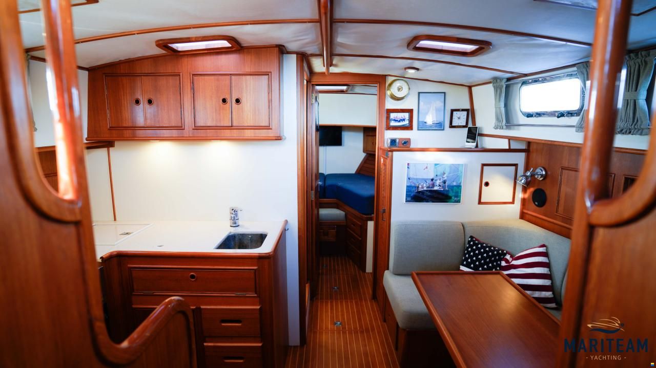Grand Banks Eastbay 38 EX