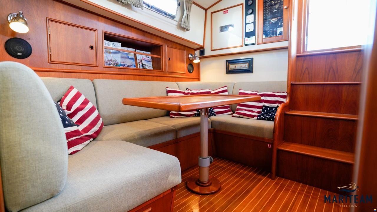 Grand Banks Eastbay 38 EX