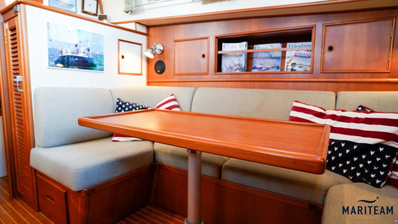 Grand Banks Eastbay 38 EX