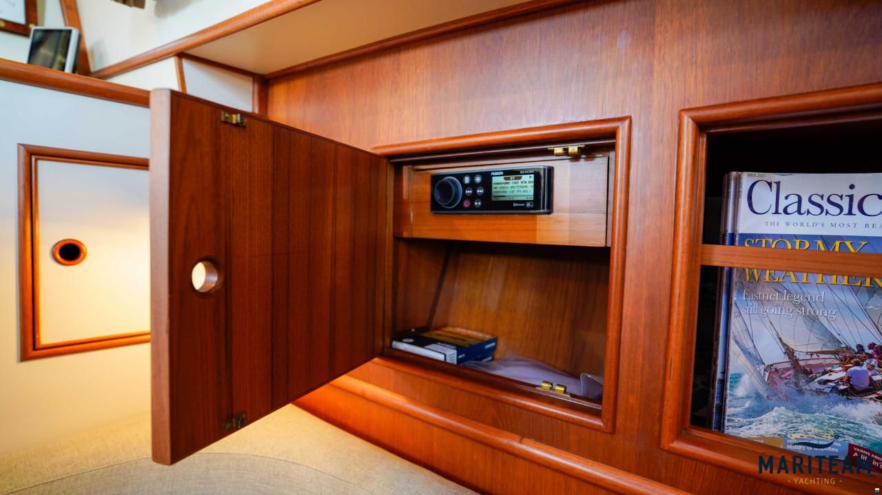 Grand Banks Eastbay 38 EX