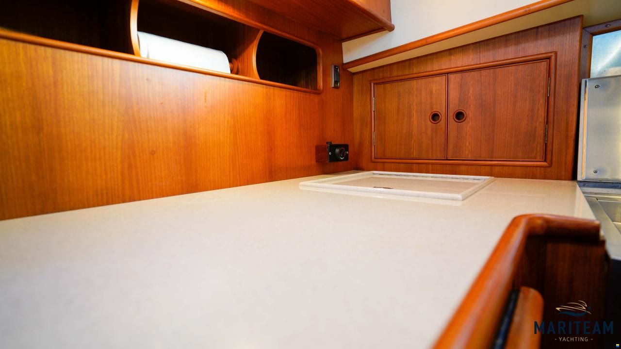 Grand Banks Eastbay 38 EX