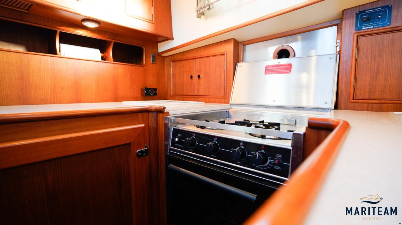Grand Banks Eastbay 38 EX