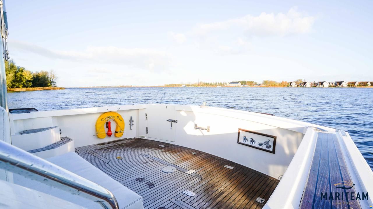 Grand Banks Eastbay 38 EX