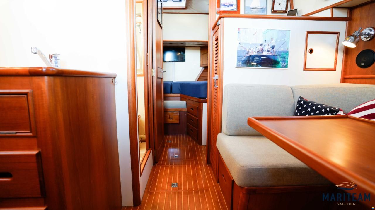 Grand Banks Eastbay 38 EX