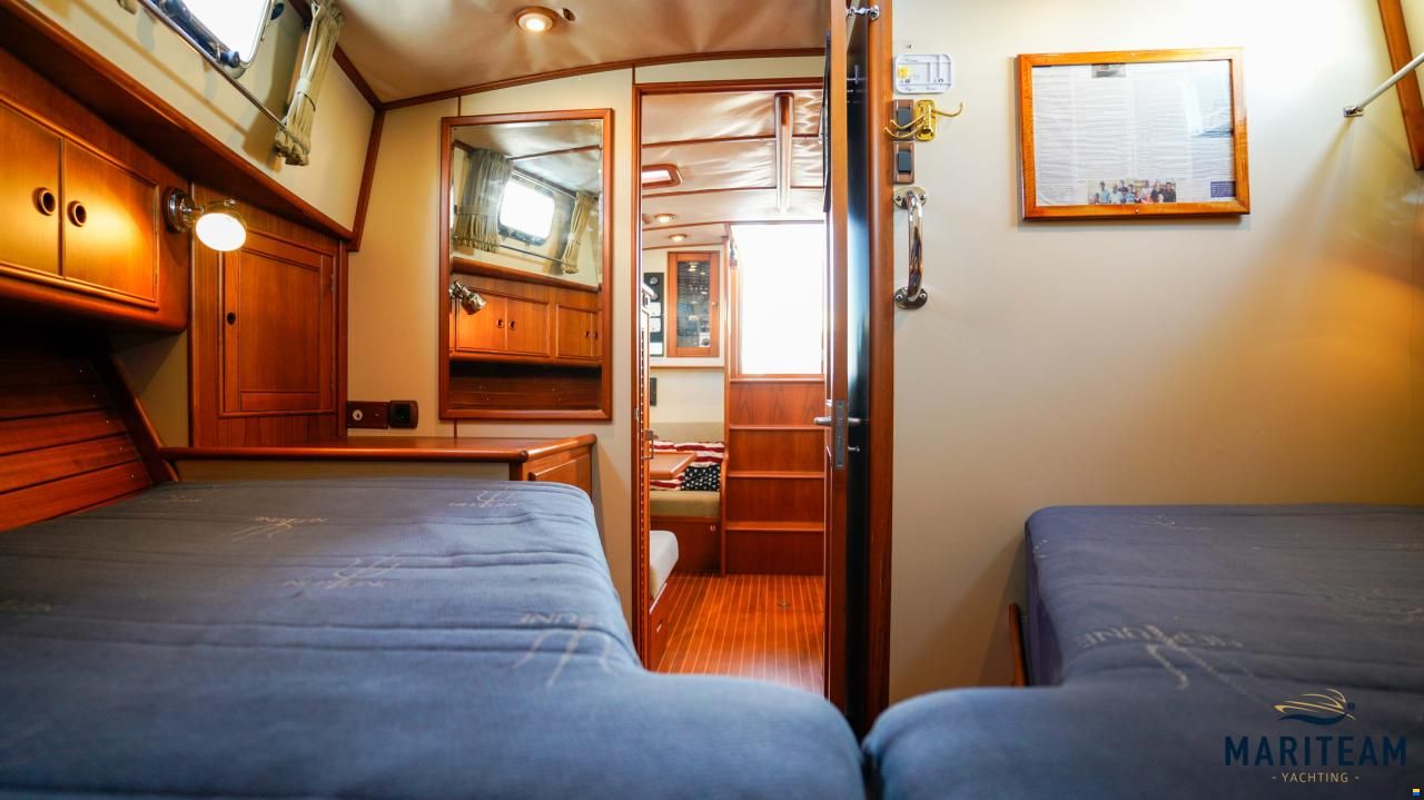 Grand Banks Eastbay 38 EX