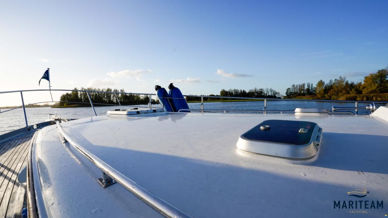 Grand Banks Eastbay 38 EX
