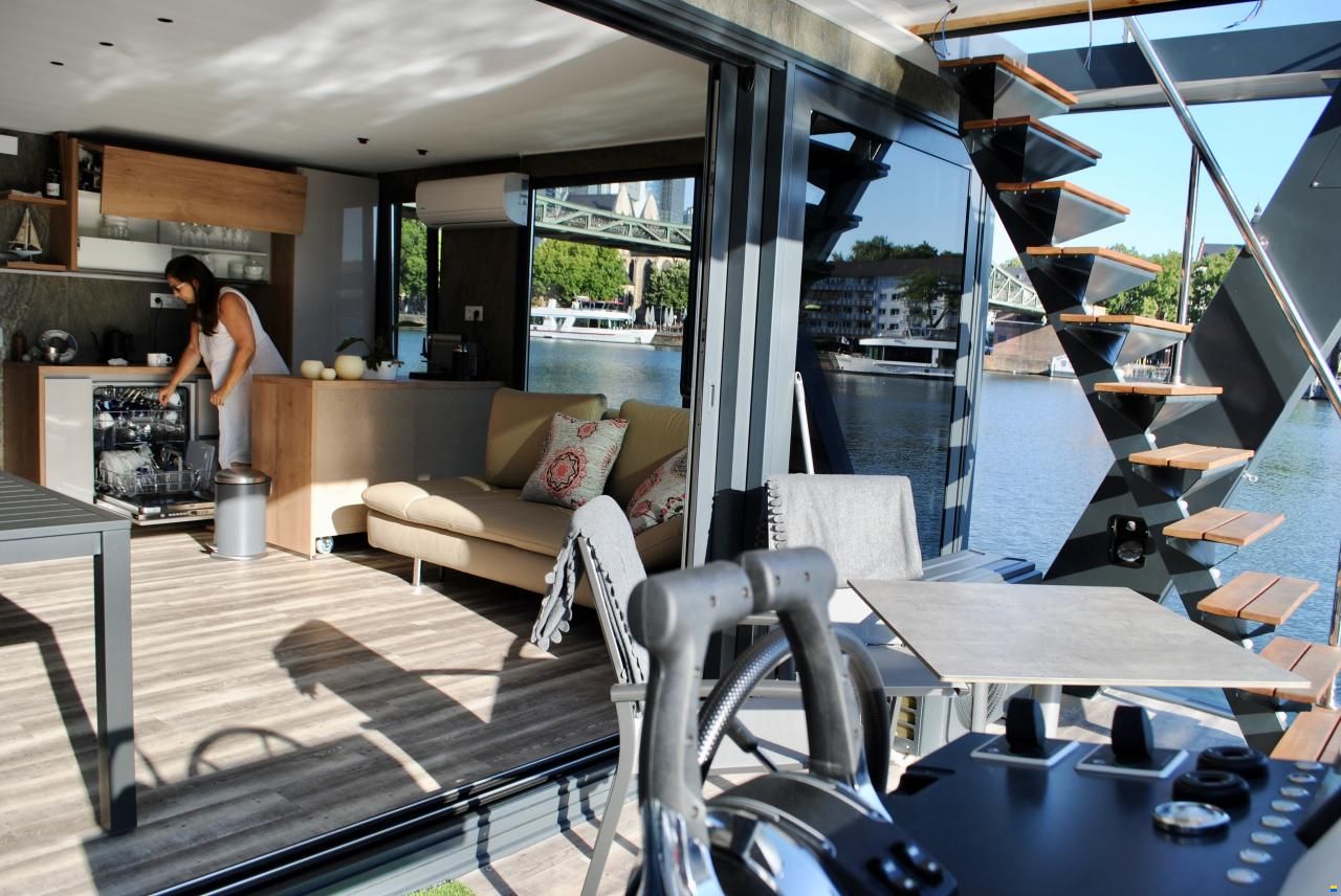 Waterbus River- Dream Deluxe