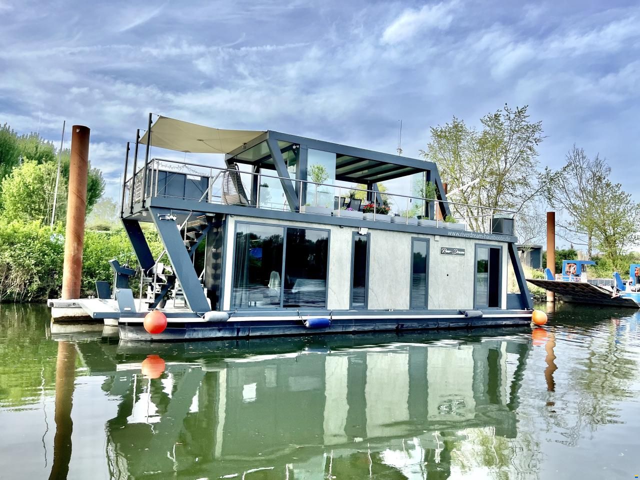 Waterbus River- Dream Deluxe