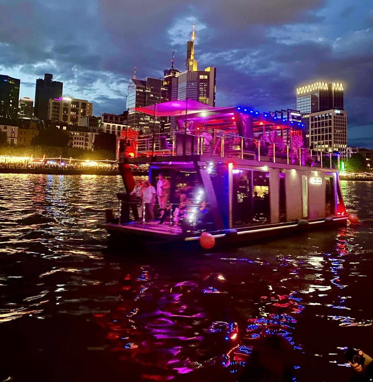 Waterbus River- Dream Deluxe
