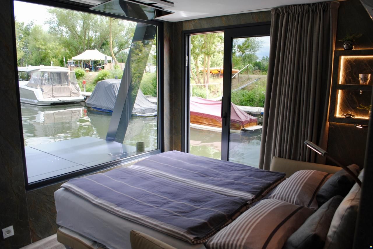 Waterbus River- Dream Deluxe