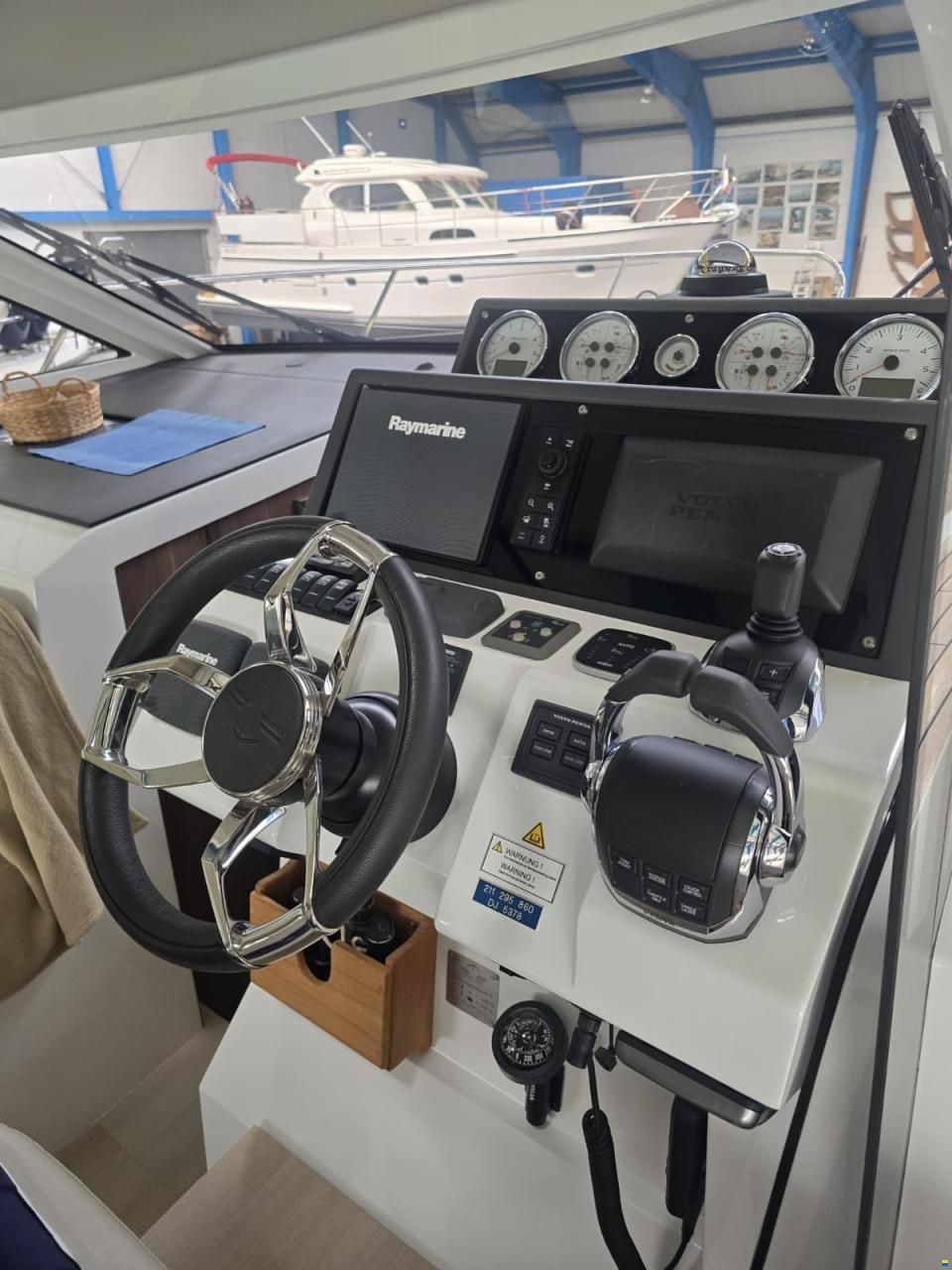 Sealine C330
