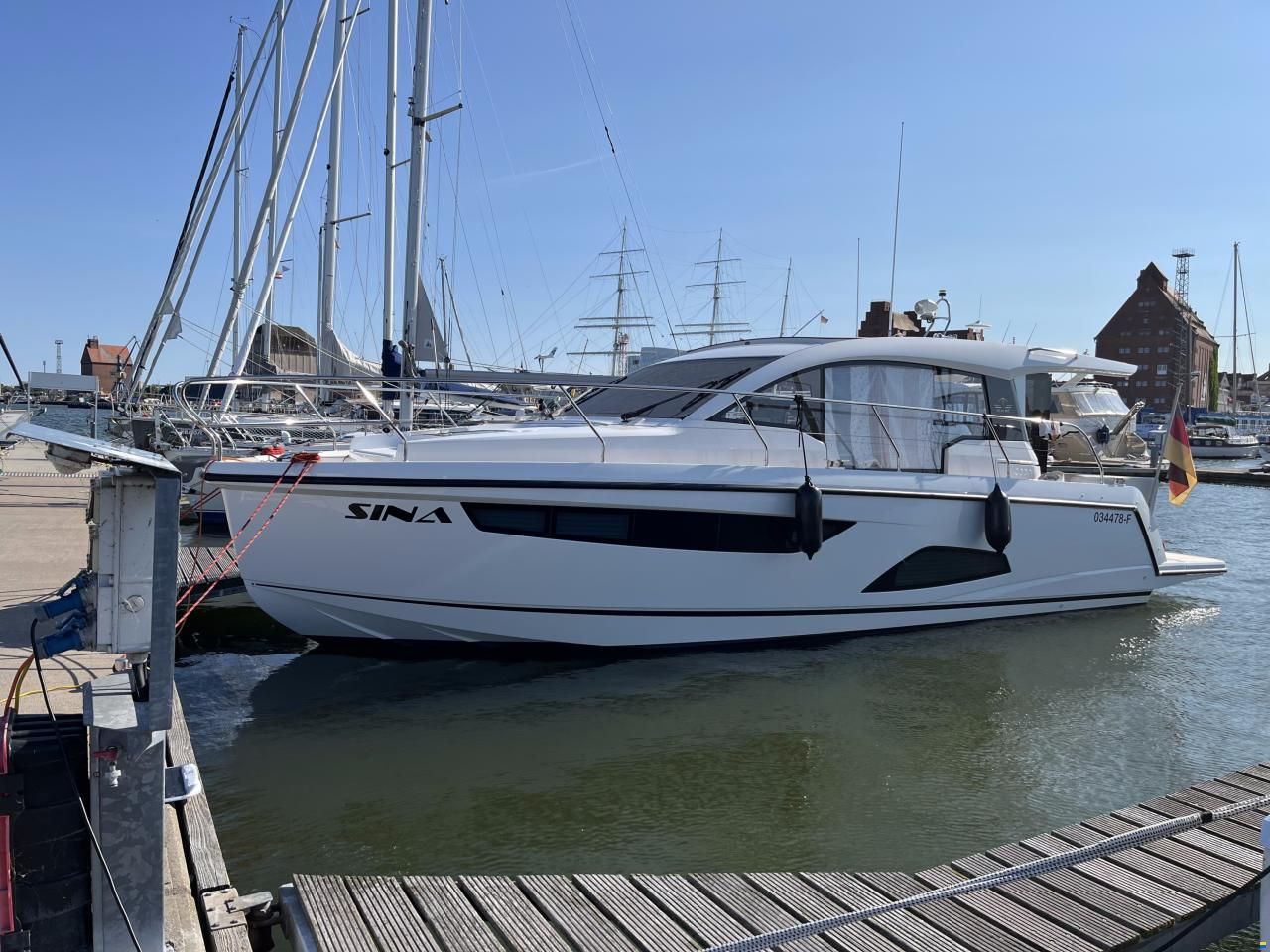 Sealine C330