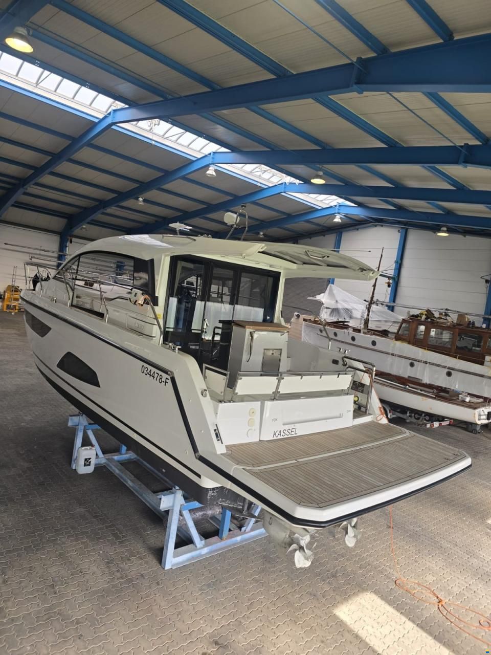 Sealine C330