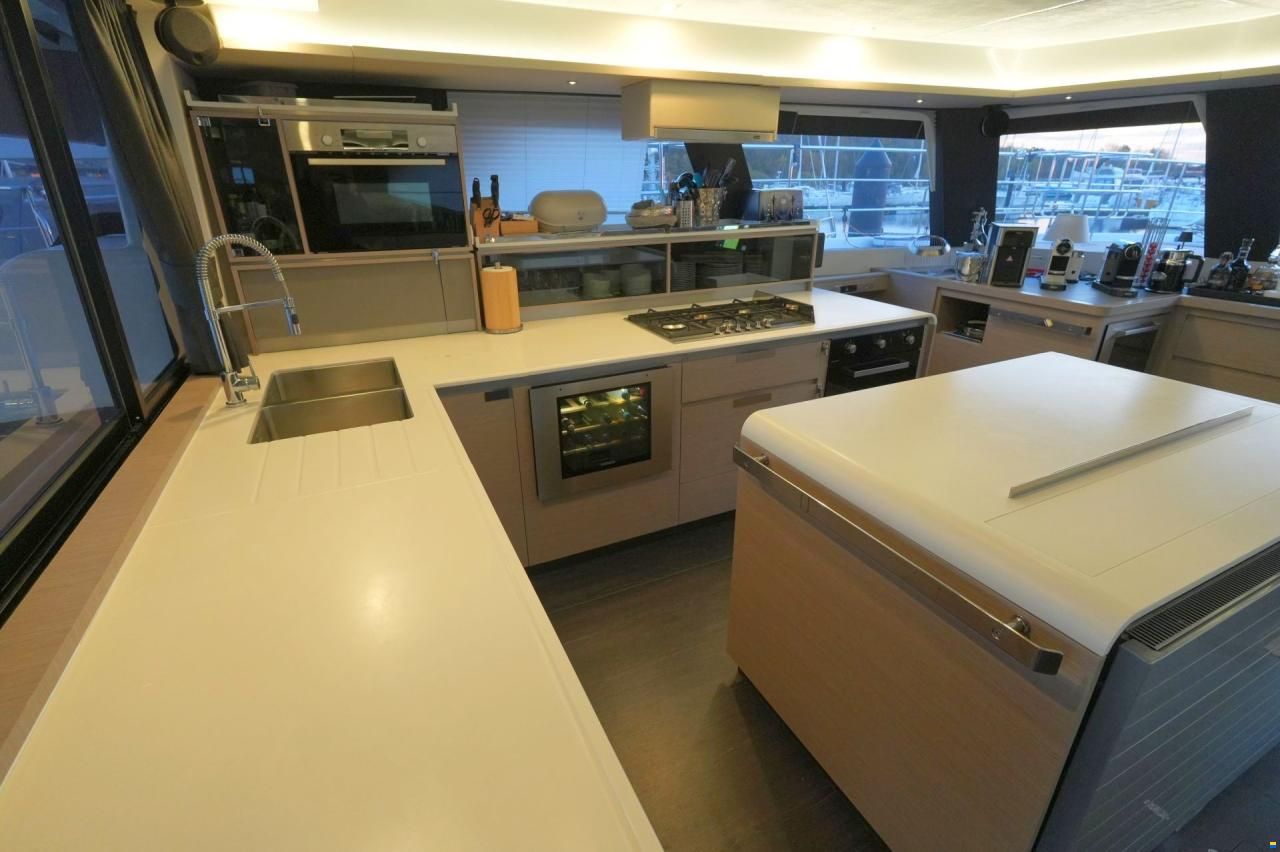 Fountaine Pajot Alegria 67