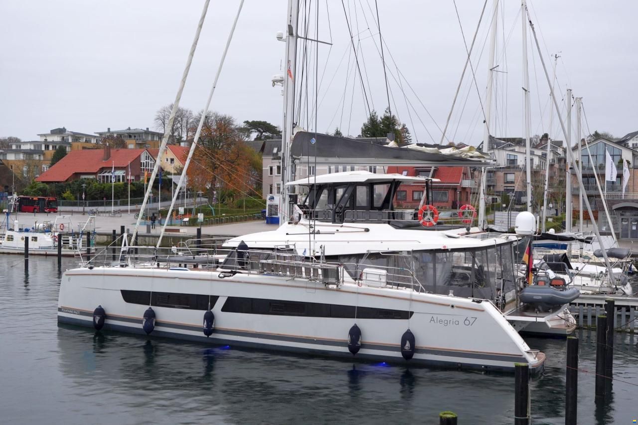 Fountaine Pajot Alegria 67