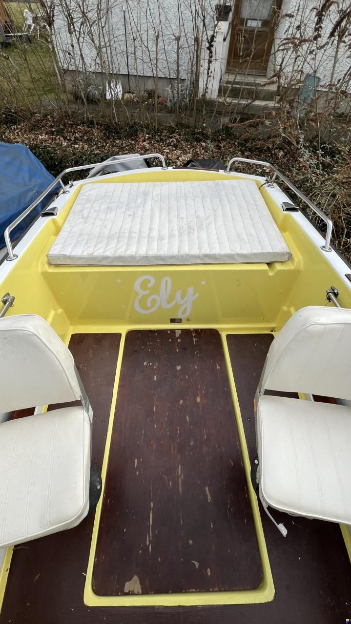 Cranchi Ital Cabin Day