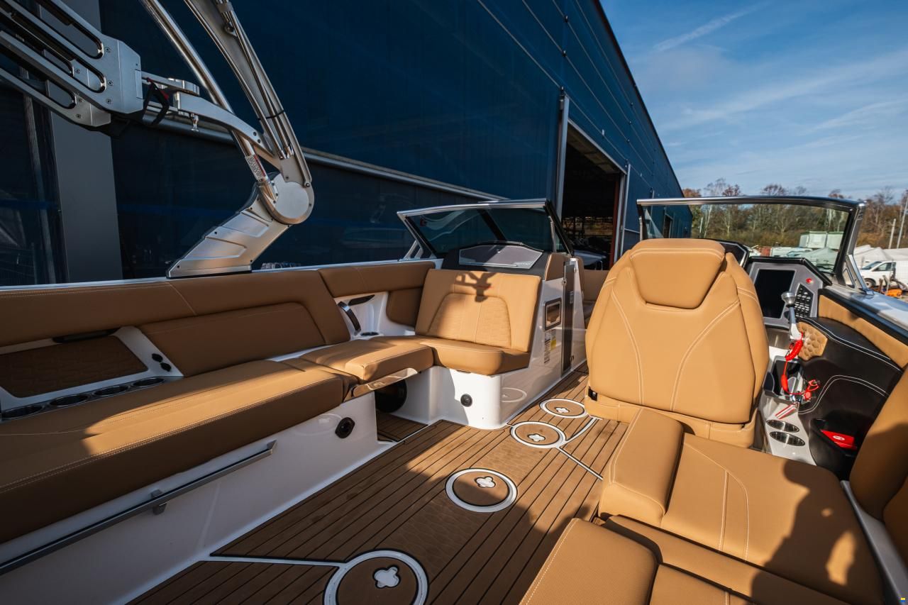 MasterCraft X24 | 2019 | Red int beige