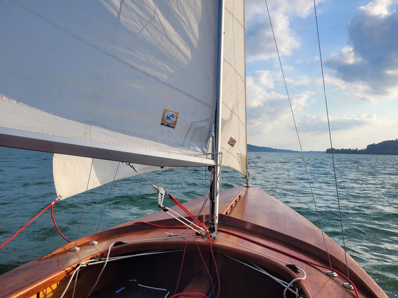 Linnekuhl Werft Schwertzugvogel mit Strassentrailer