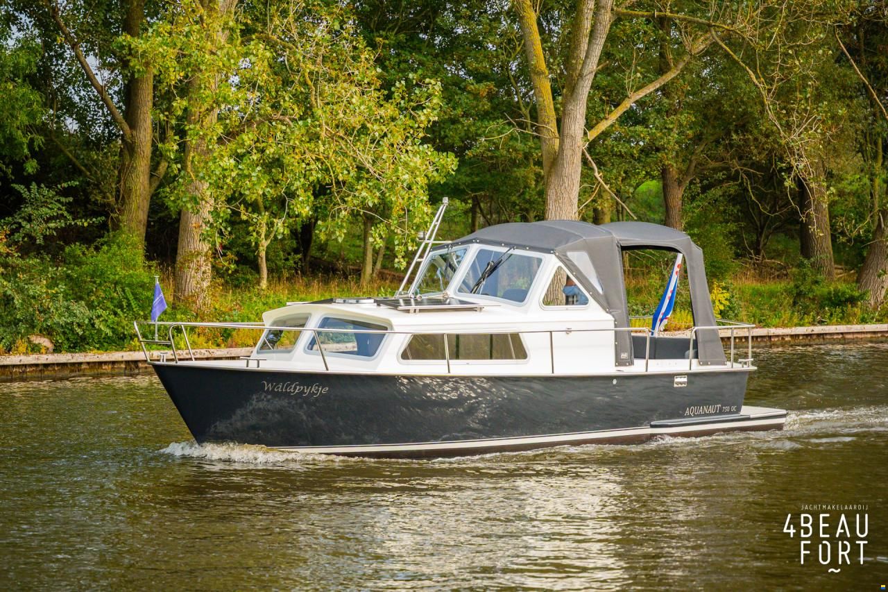 Aquanaut 750