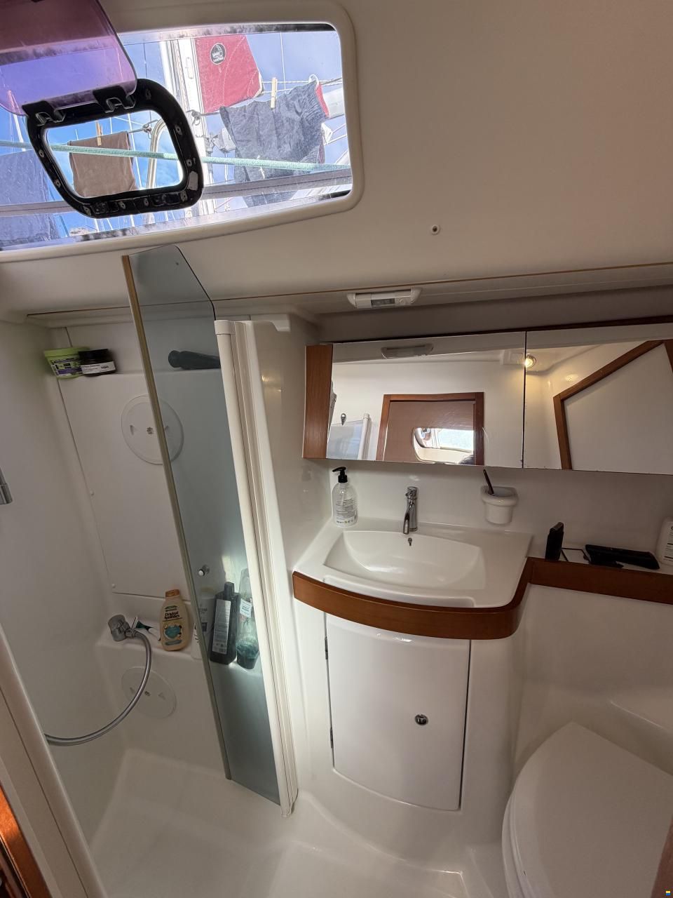Beneteau Oceanis 43
