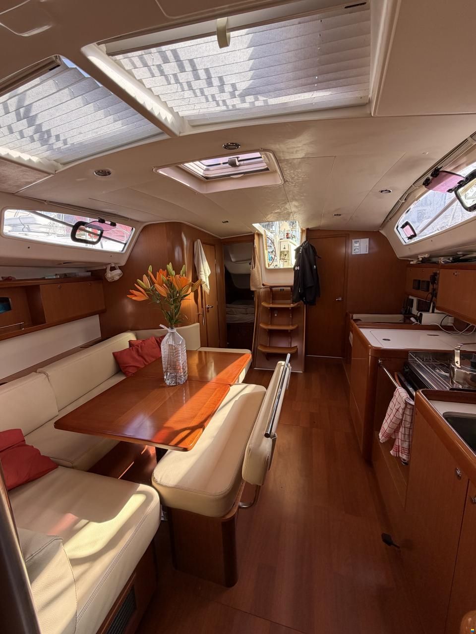 Beneteau Oceanis 43