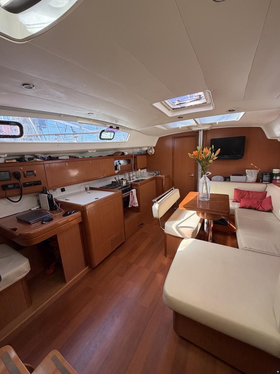 Beneteau Oceanis 43