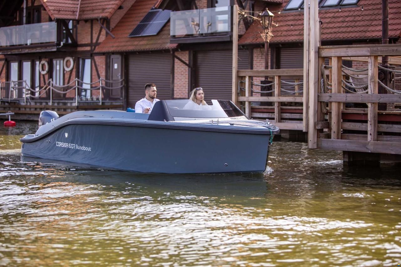 Corsiva 607 Runabout