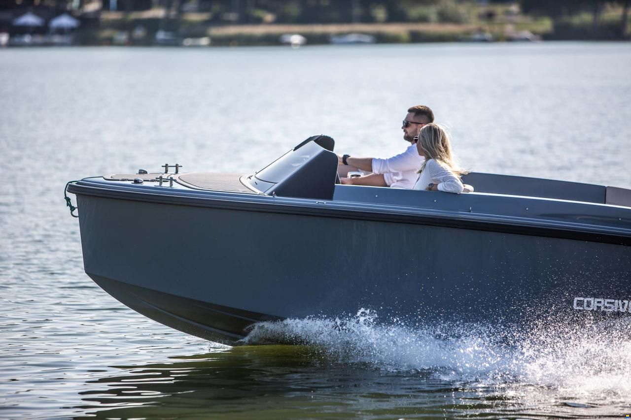 Corsiva 607 Runabout