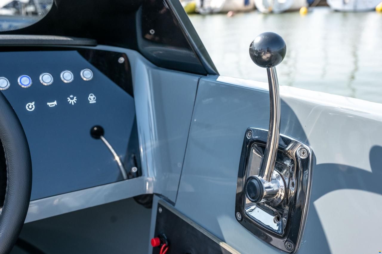 Corsiva 607 Runabout