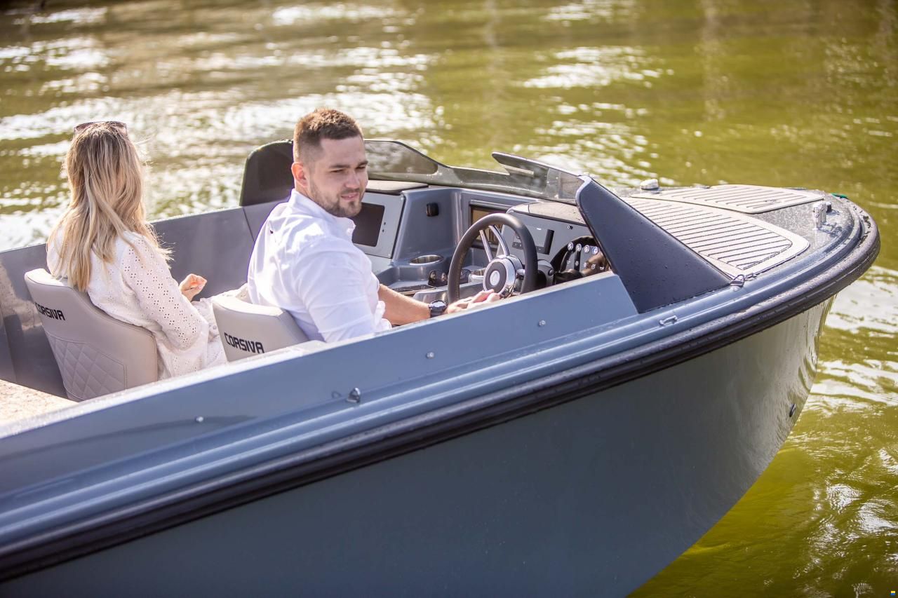 Corsiva 607 Runabout